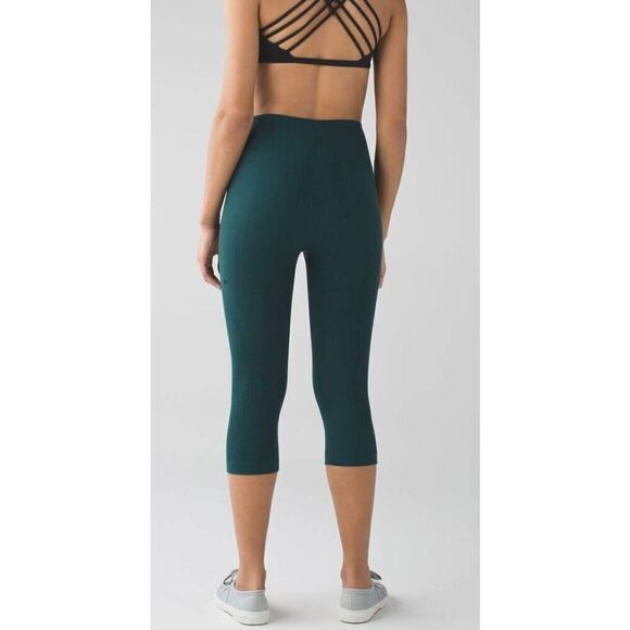 LULULEMON ATHLETICA Flow & Go Crop in Deep Green Size 4 - Picture 3 of 6